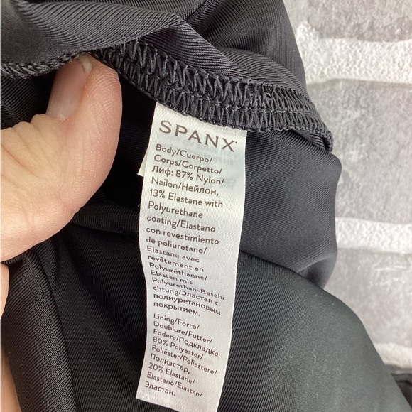 Spanx black leggings size large - Picture 4 of 4